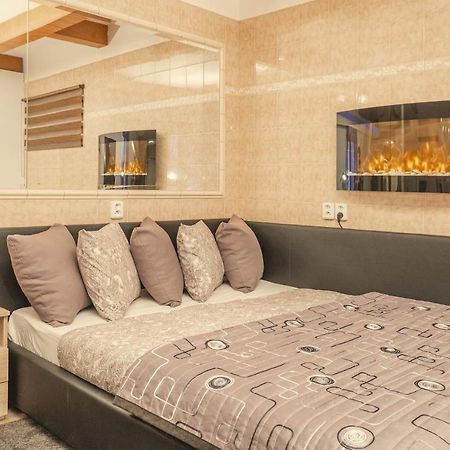 Wellness Studio! Finnish Sauna, Whirlpool, Gym & More! Prague Exterior photo