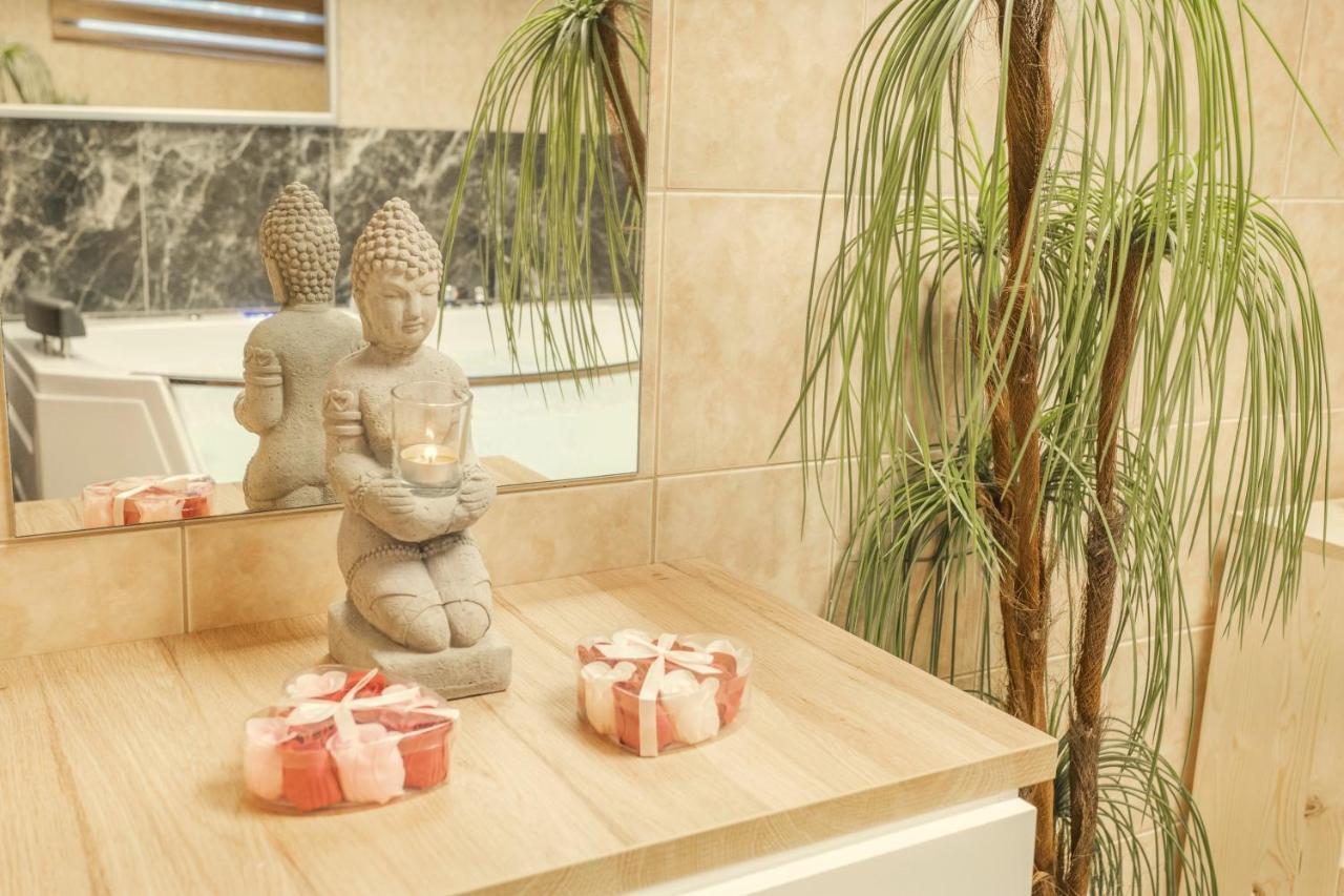 Wellness Studio! Finnish Sauna, Whirlpool, Gym & More! Prague Exterior photo