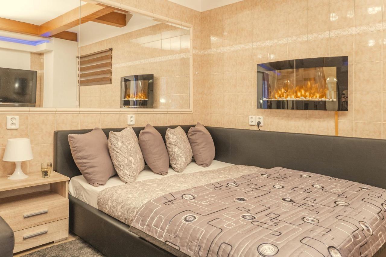 Wellness Studio! Finnish Sauna, Whirlpool, Gym & More! Prague Exterior photo