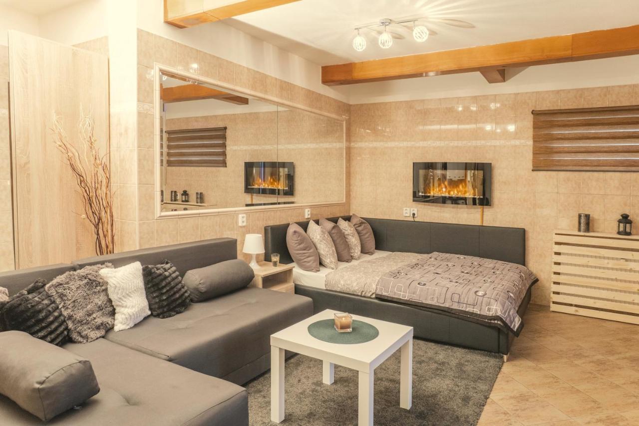 Wellness Studio! Finnish Sauna, Whirlpool, Gym & More! Prague Exterior photo